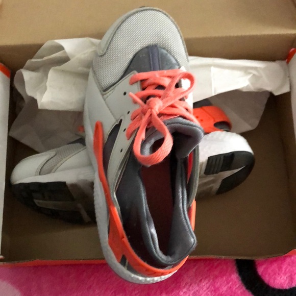 Nike sz 2 - Picture 2 of 6